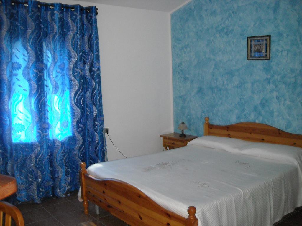 Hotel Il Nido Dell'Aquila Villanova Strisaili Szoba fotó