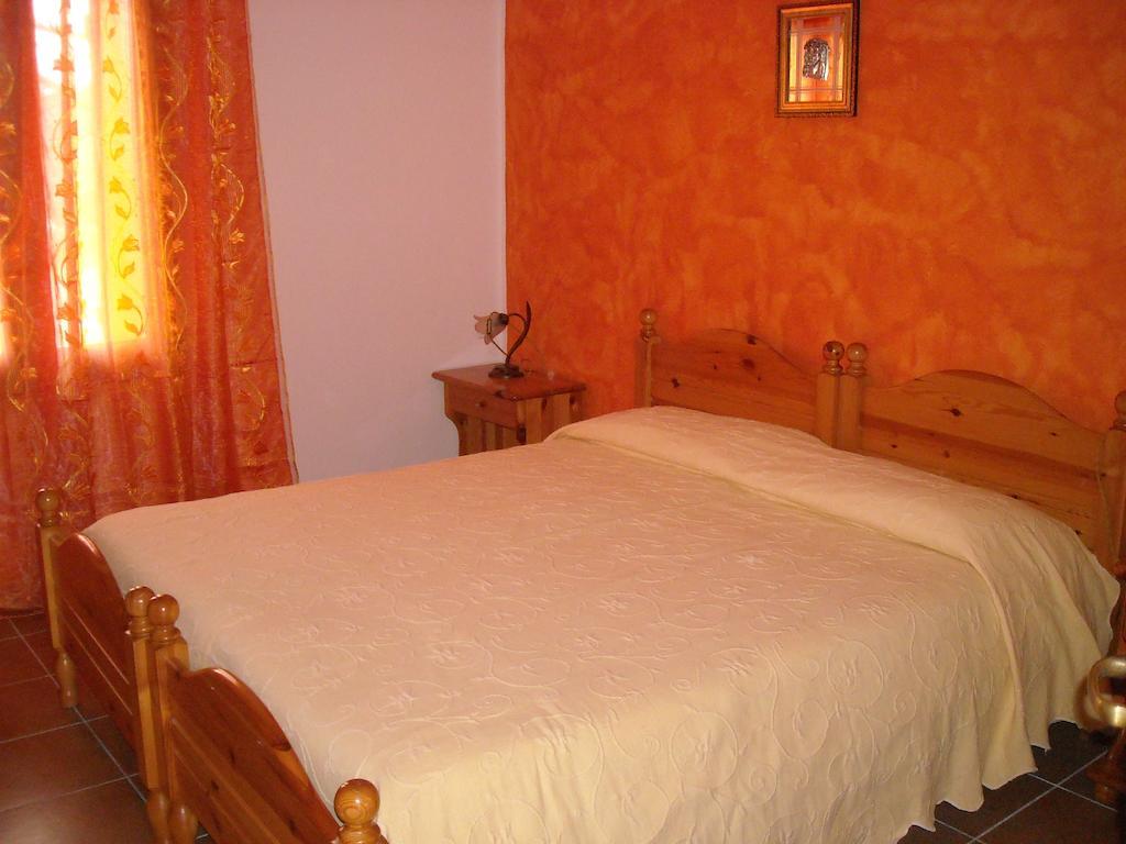 Hotel Il Nido Dell'Aquila Villanova Strisaili Szoba fotó